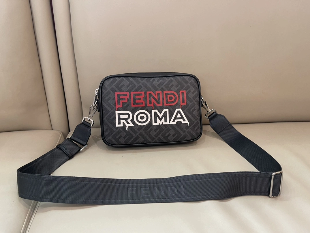 Fendi AAA Man Messenger Bags Trendy 3654