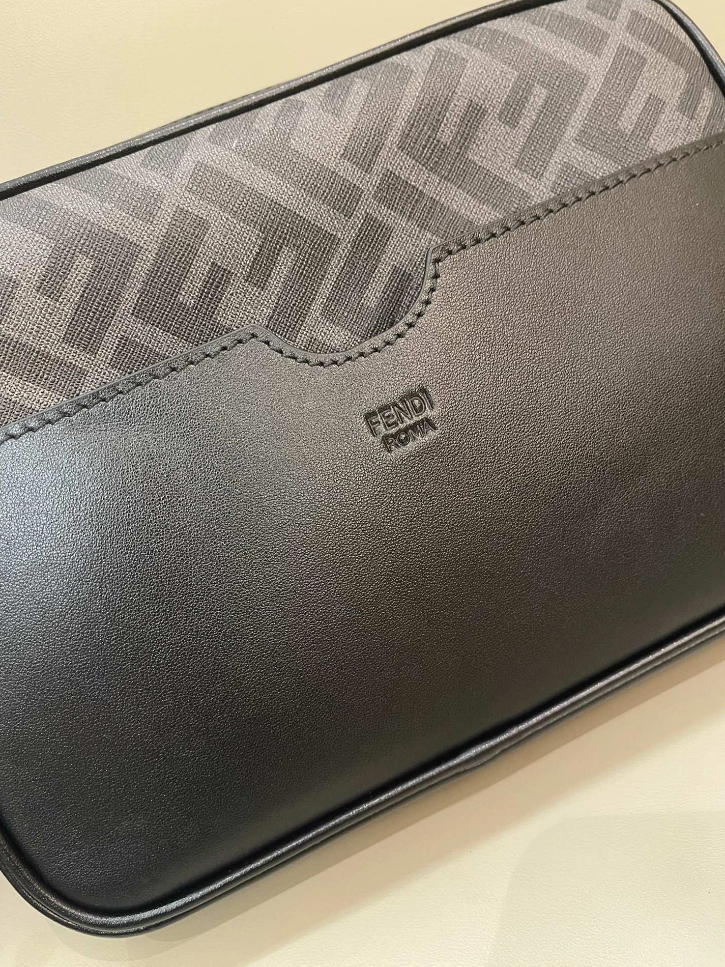 Fendi AAA Man Messenger Bags Trendy 3654