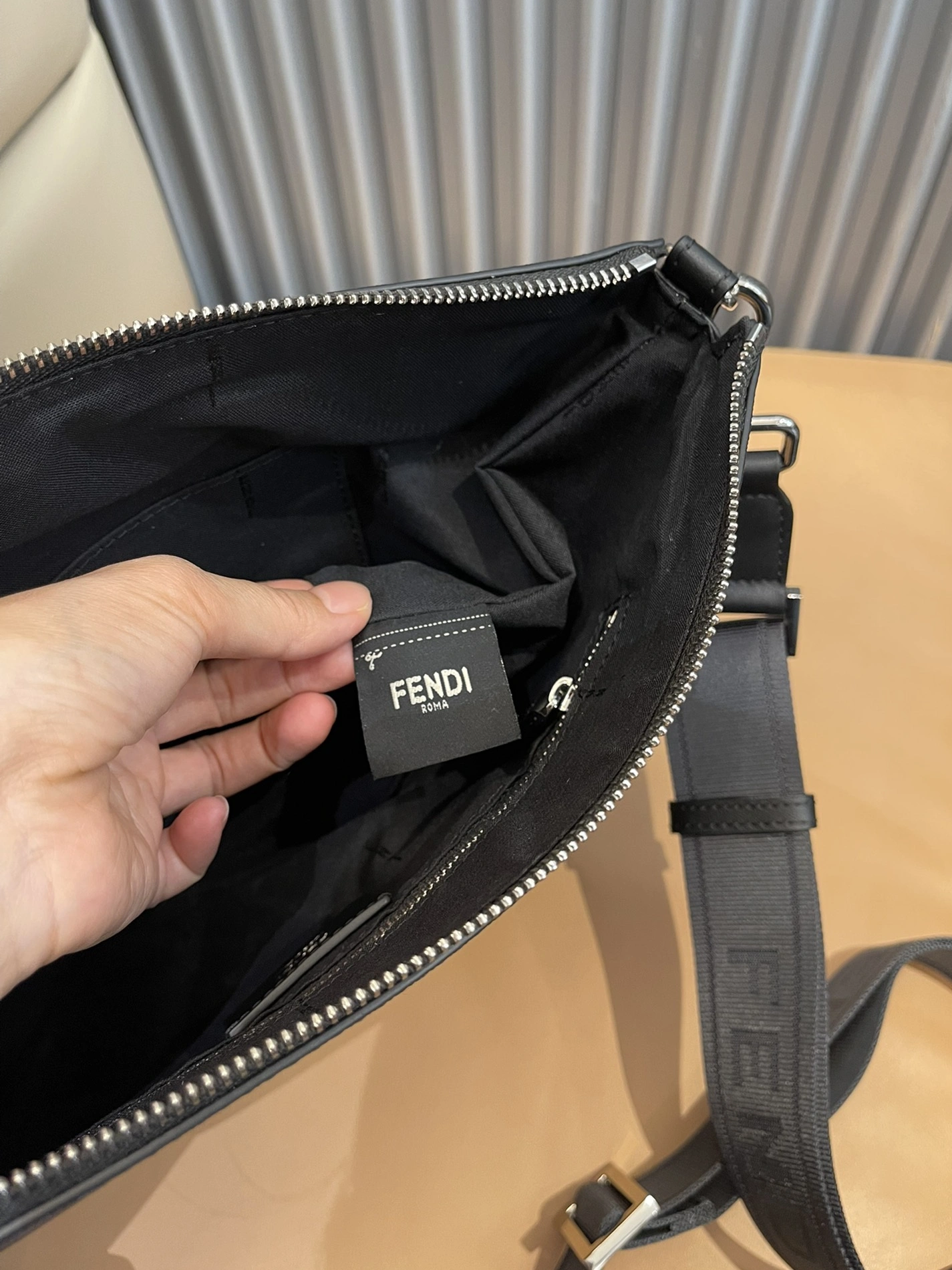 Fendi AAA Man Messenger Bags Trendy 4652