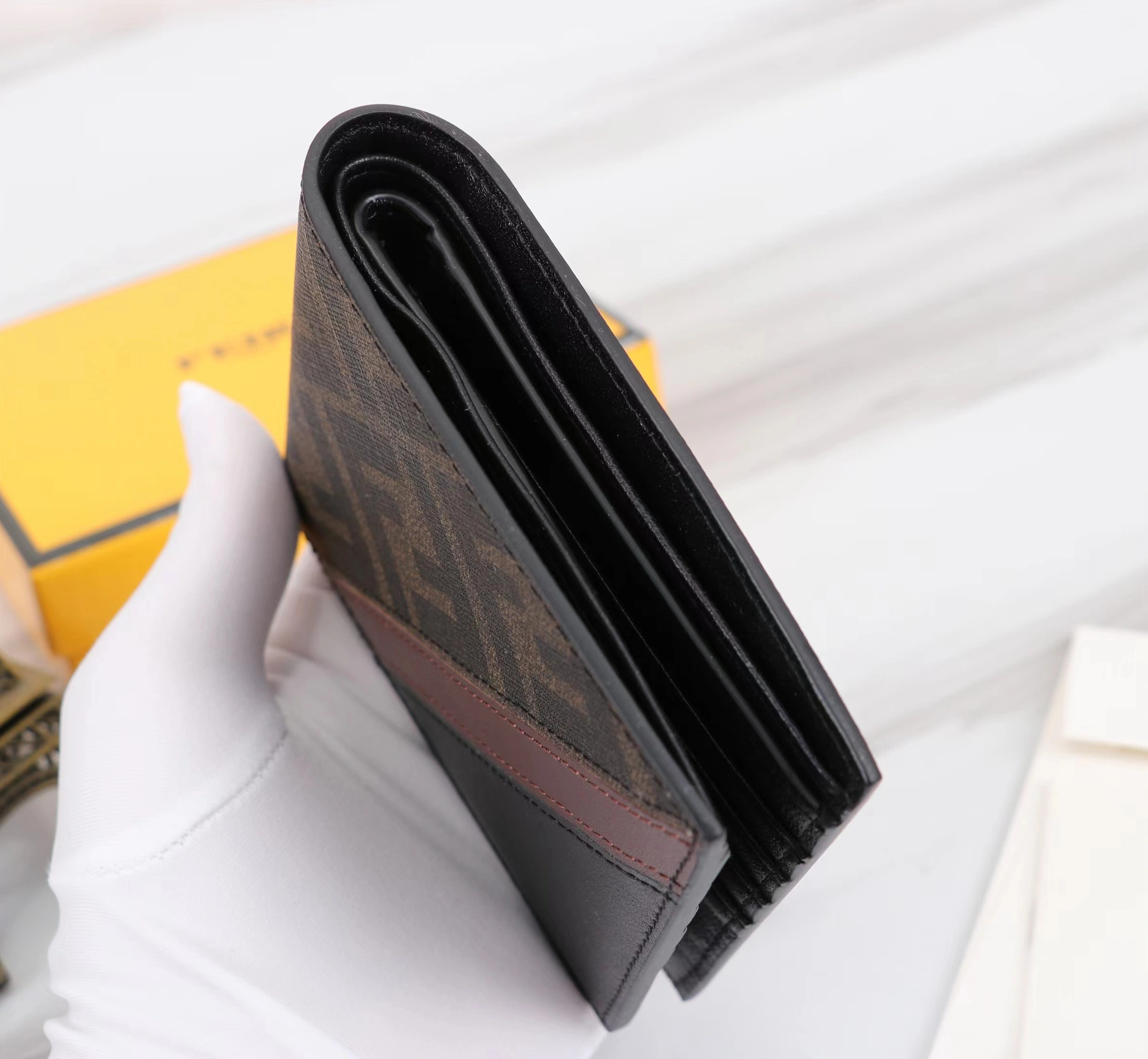 Fendi AAA Man Wallets Affordable 3732
