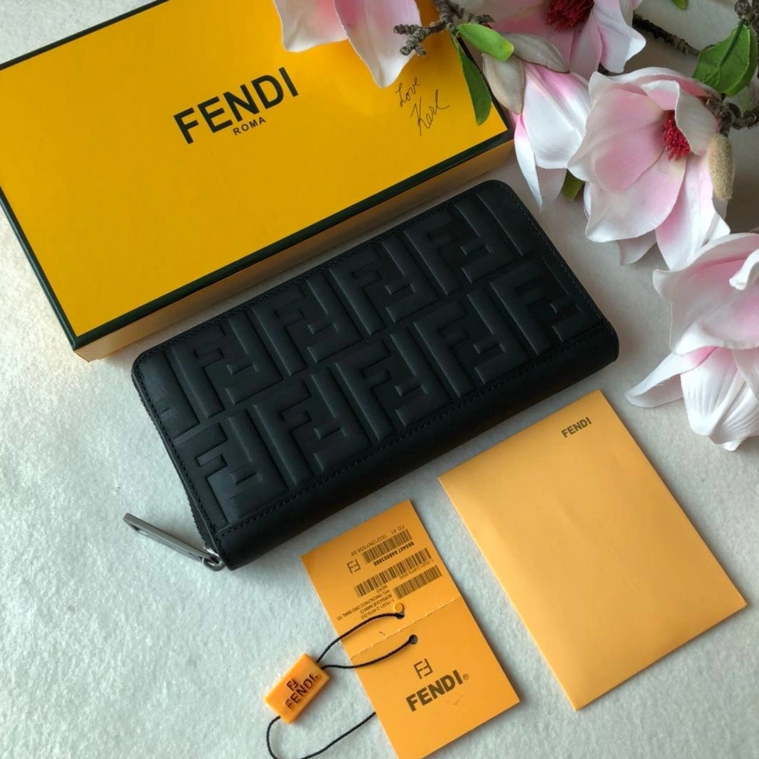 Fendi AAA Man Wallets Comfortable 5617