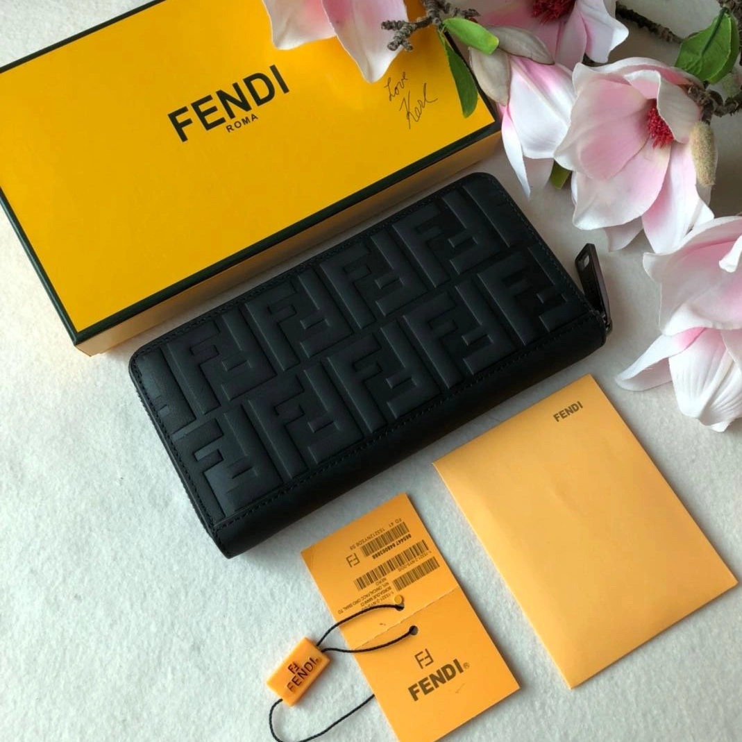 Fendi AAA Man Wallets Comfortable 5617