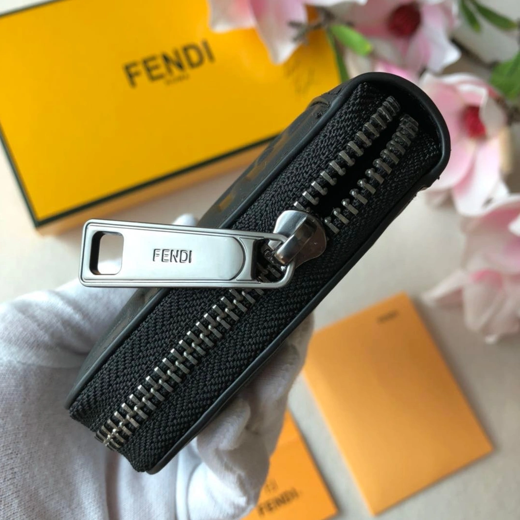 Fendi AAA Man Wallets Comfortable 5617