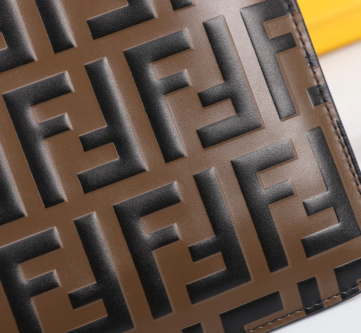 Fendi AAA Man Wallets Compact 8607