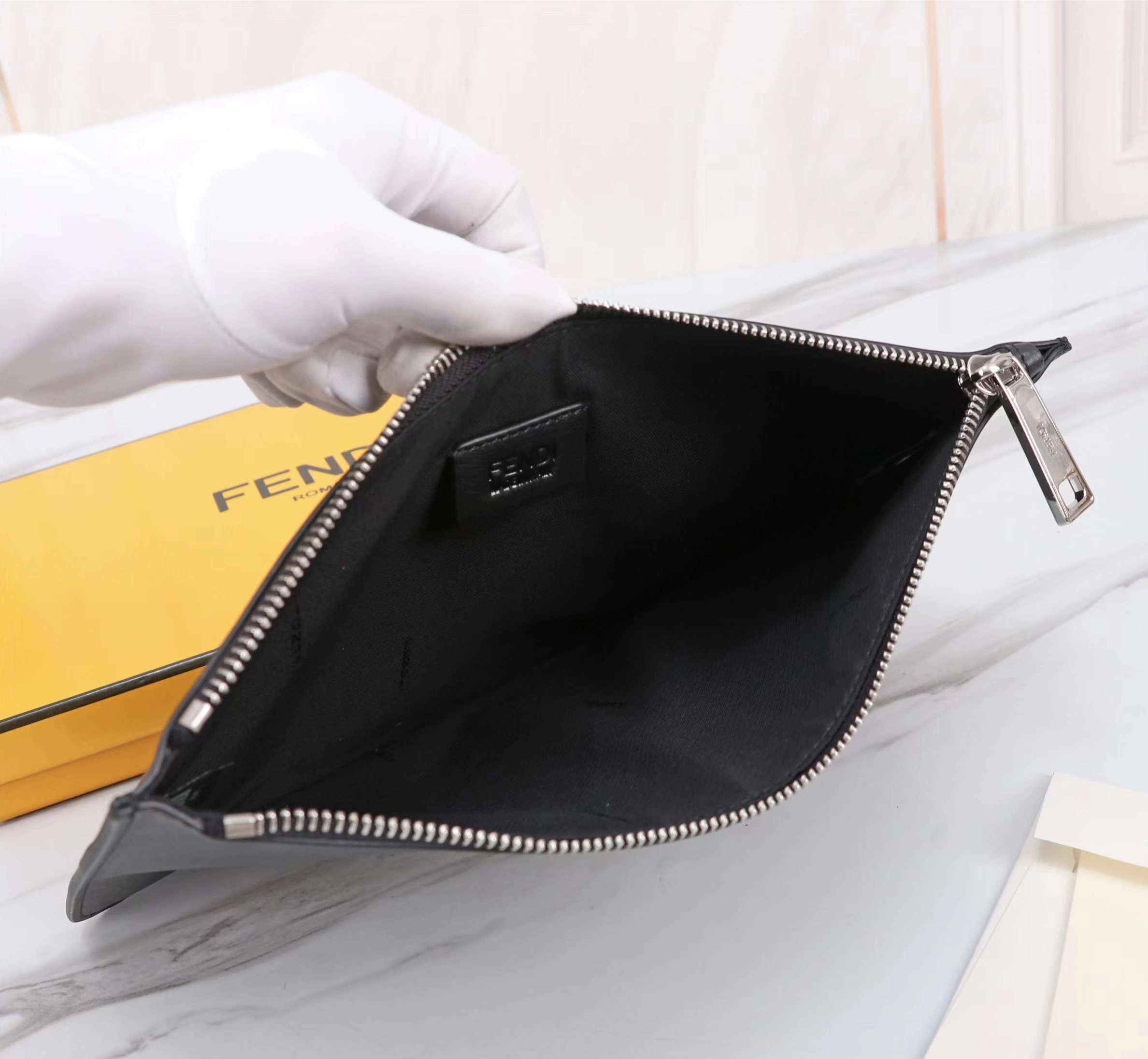 Fendi AAA Man Wallets Durable 2590