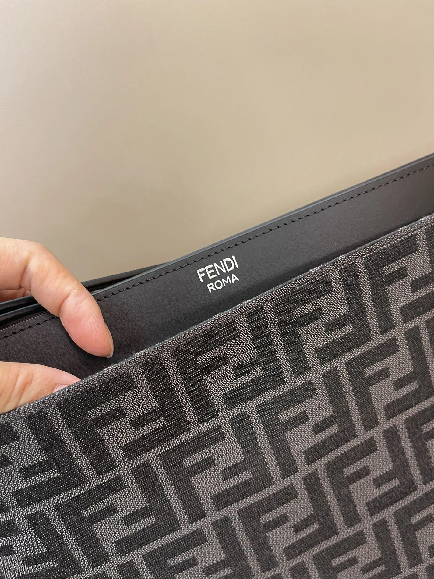 Fendi AAA Man Wallets Durable 8437