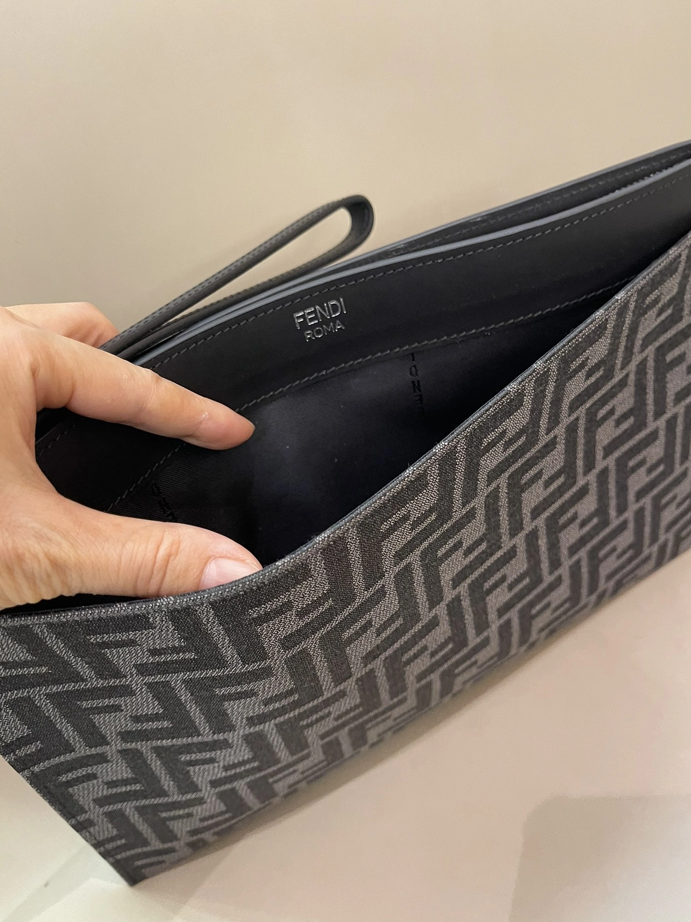 Fendi AAA Man Wallets Durable 8437