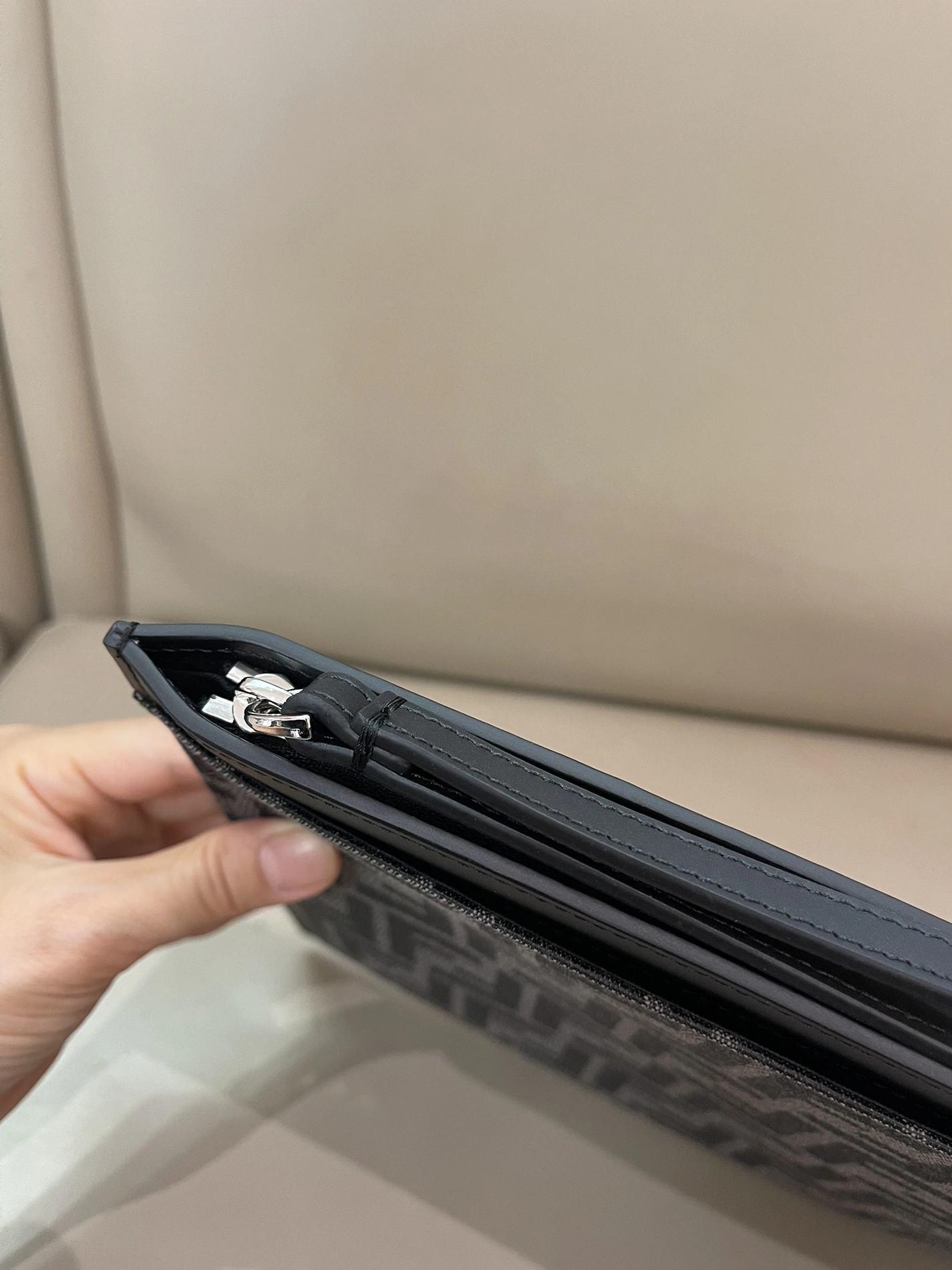 Fendi AAA Man Wallets Durable 8437