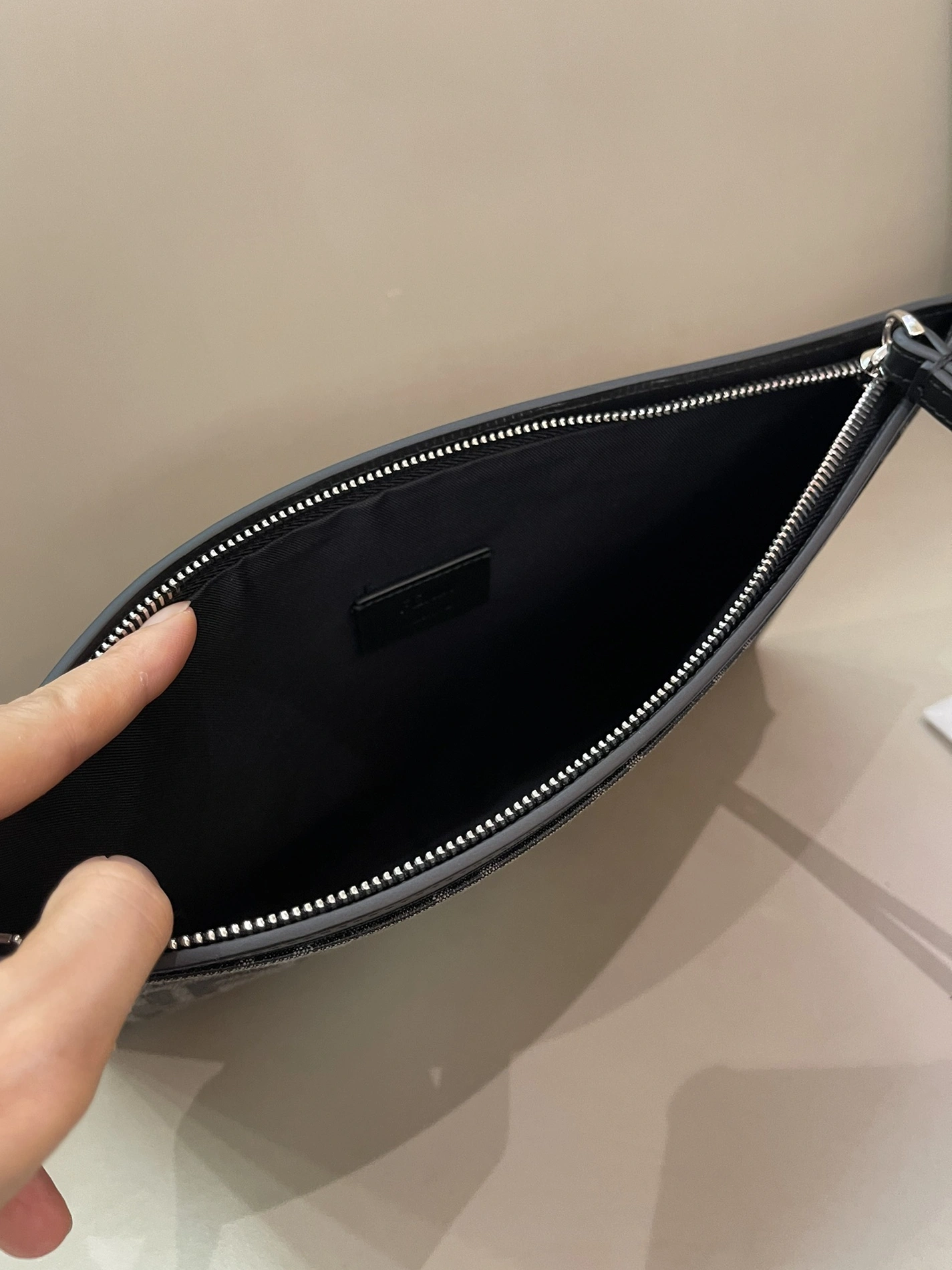 Fendi AAA Man Wallets Durable 8437