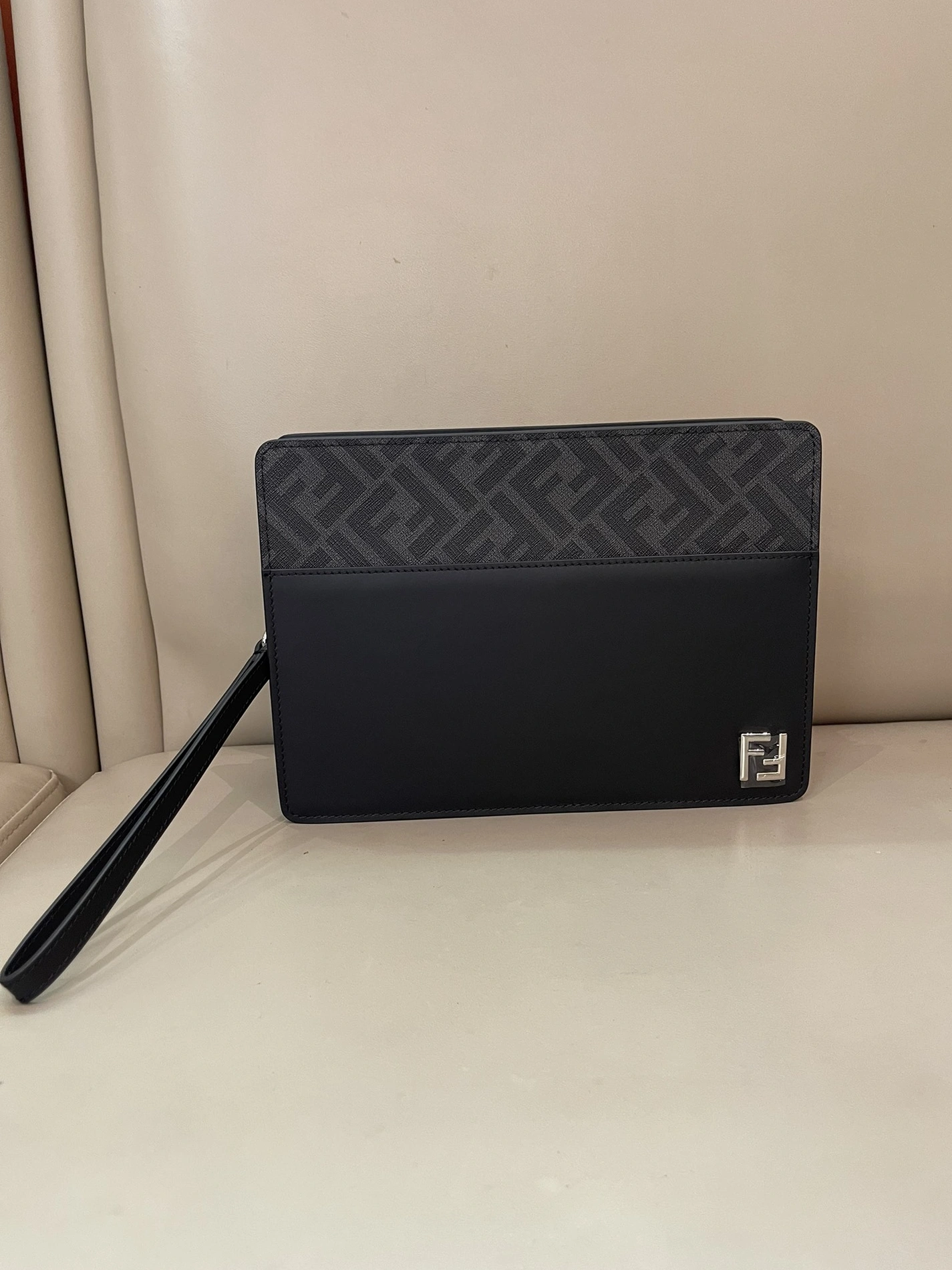 Fendi AAA Man Wallets Fashionable 489
