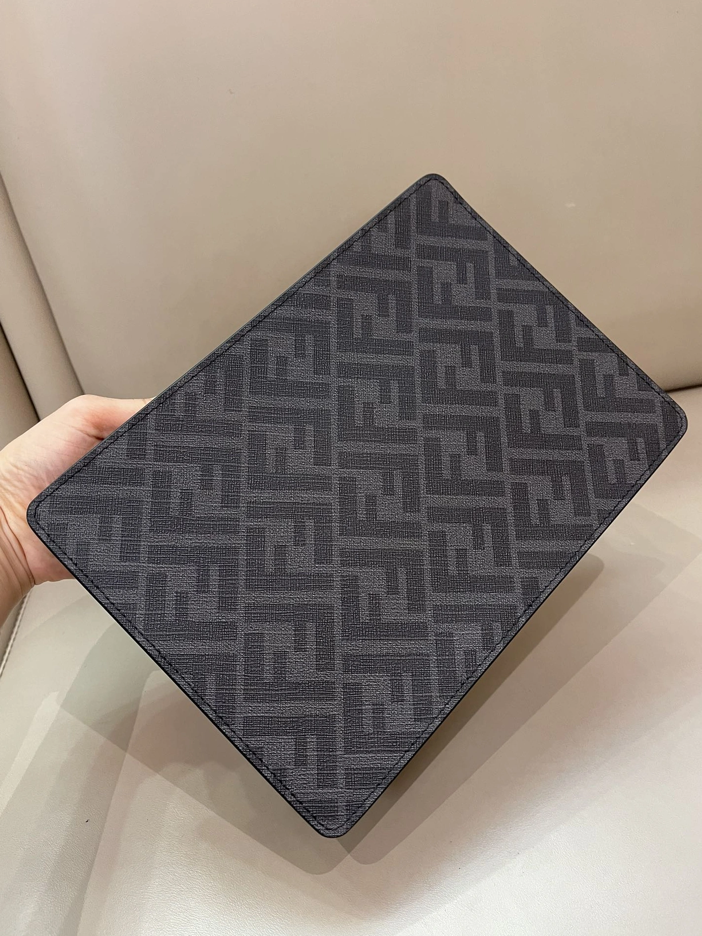 Fendi AAA Man Wallets Fashionable 489