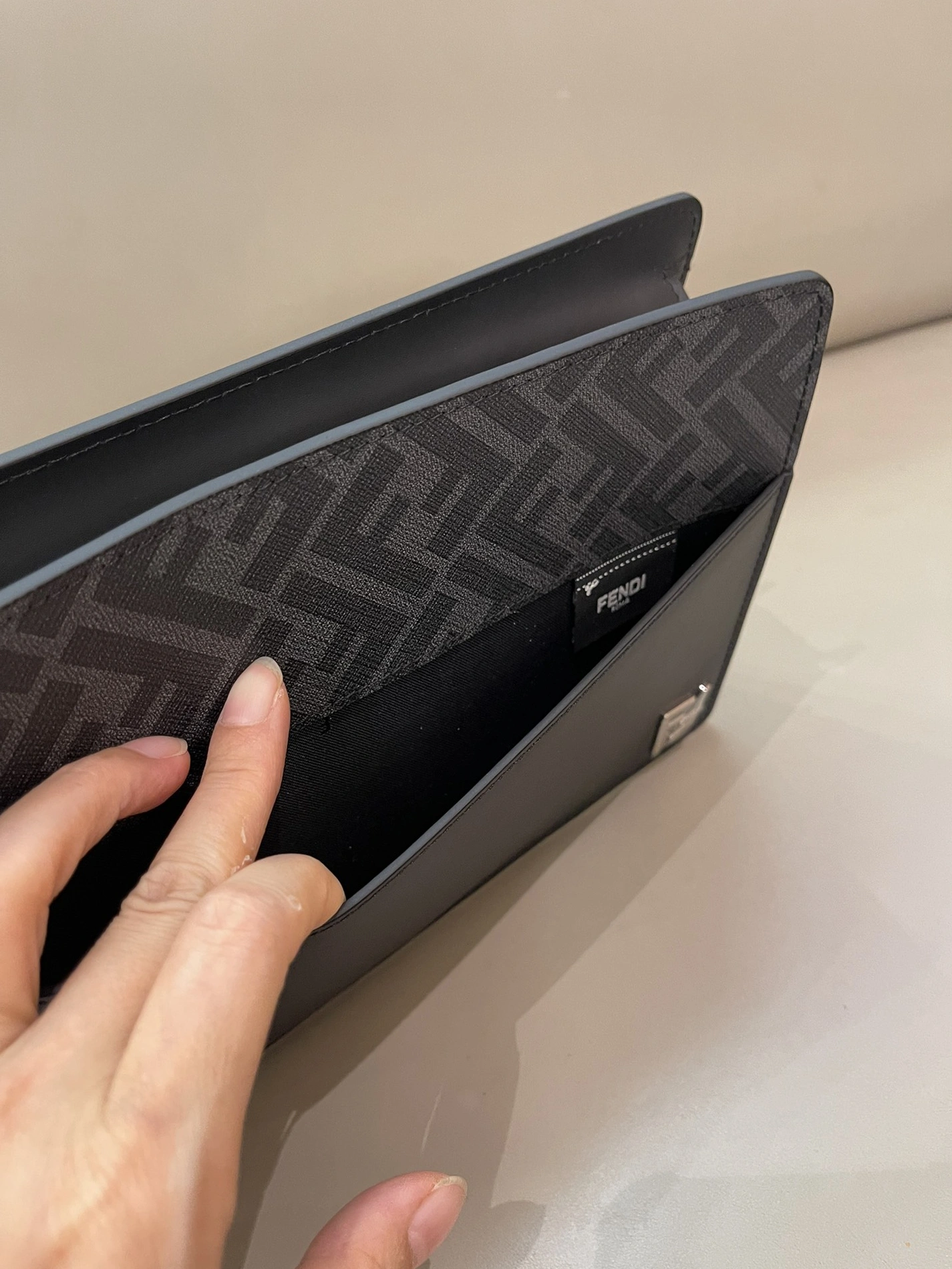 Fendi AAA Man Wallets Fashionable 489