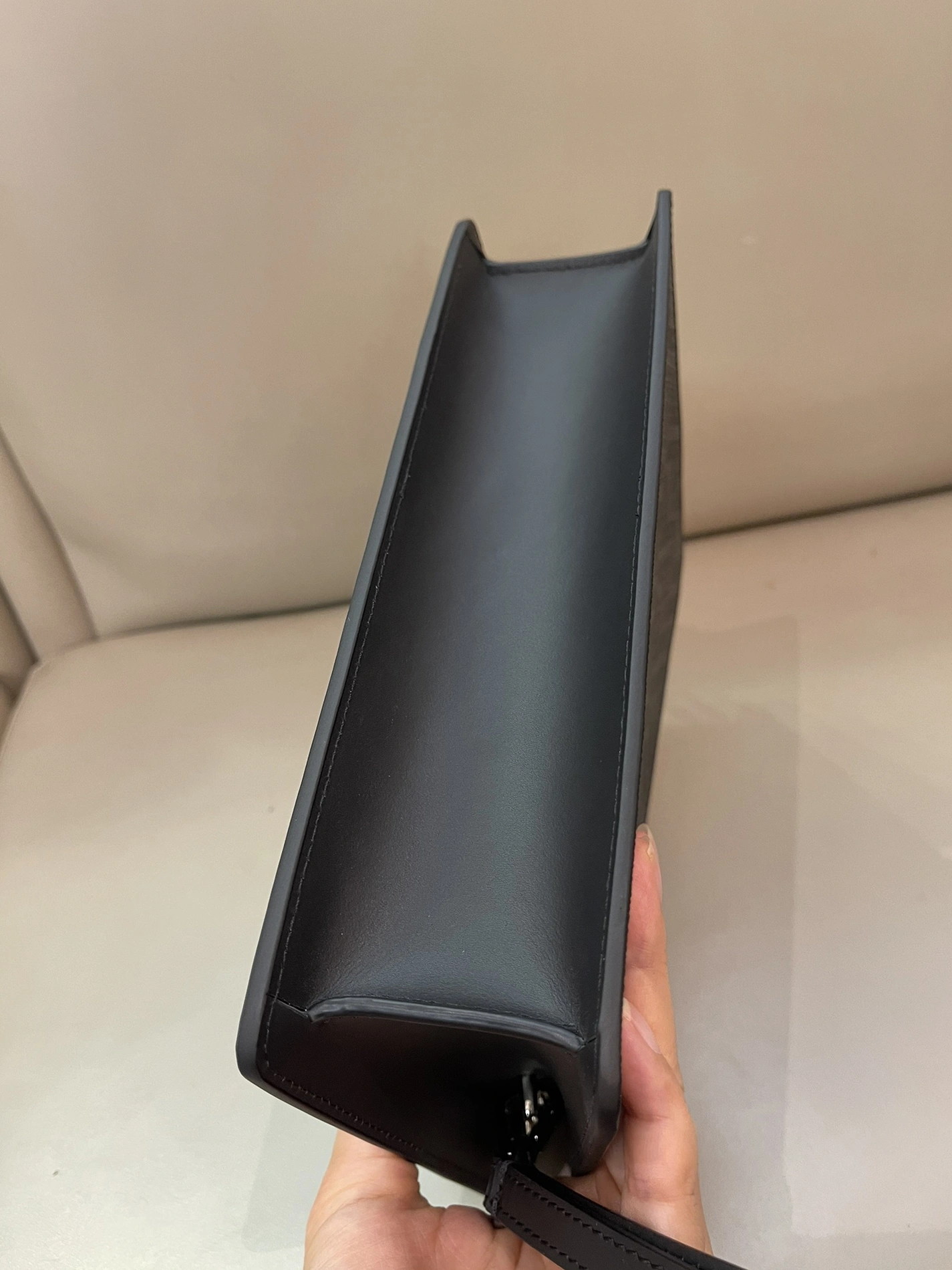 Fendi AAA Man Wallets Fashionable 489
