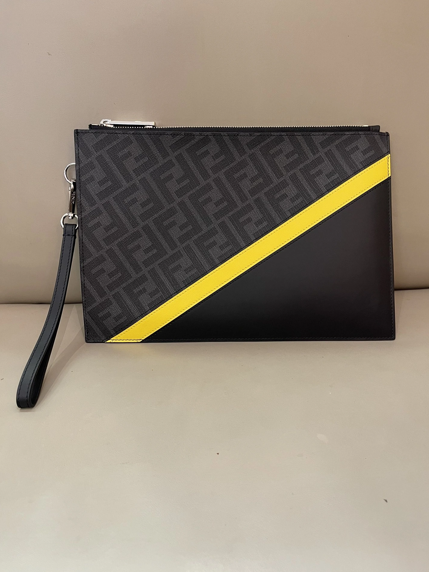 Fendi AAA Man Wallets Functional 2543