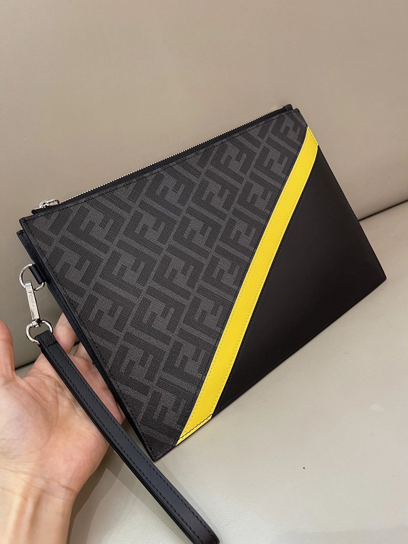 Fendi AAA Man Wallets Functional 2543