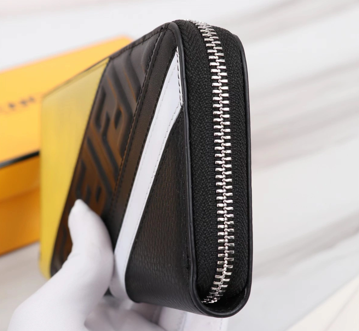 Fendi AAA Man Wallets Lightweight 4039
