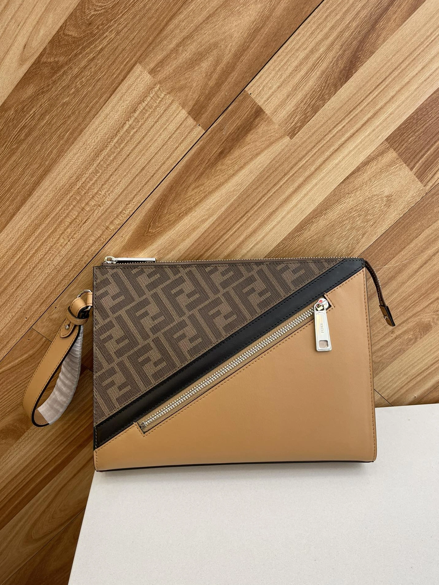 Fendi AAA Man Wallets Modern 8911