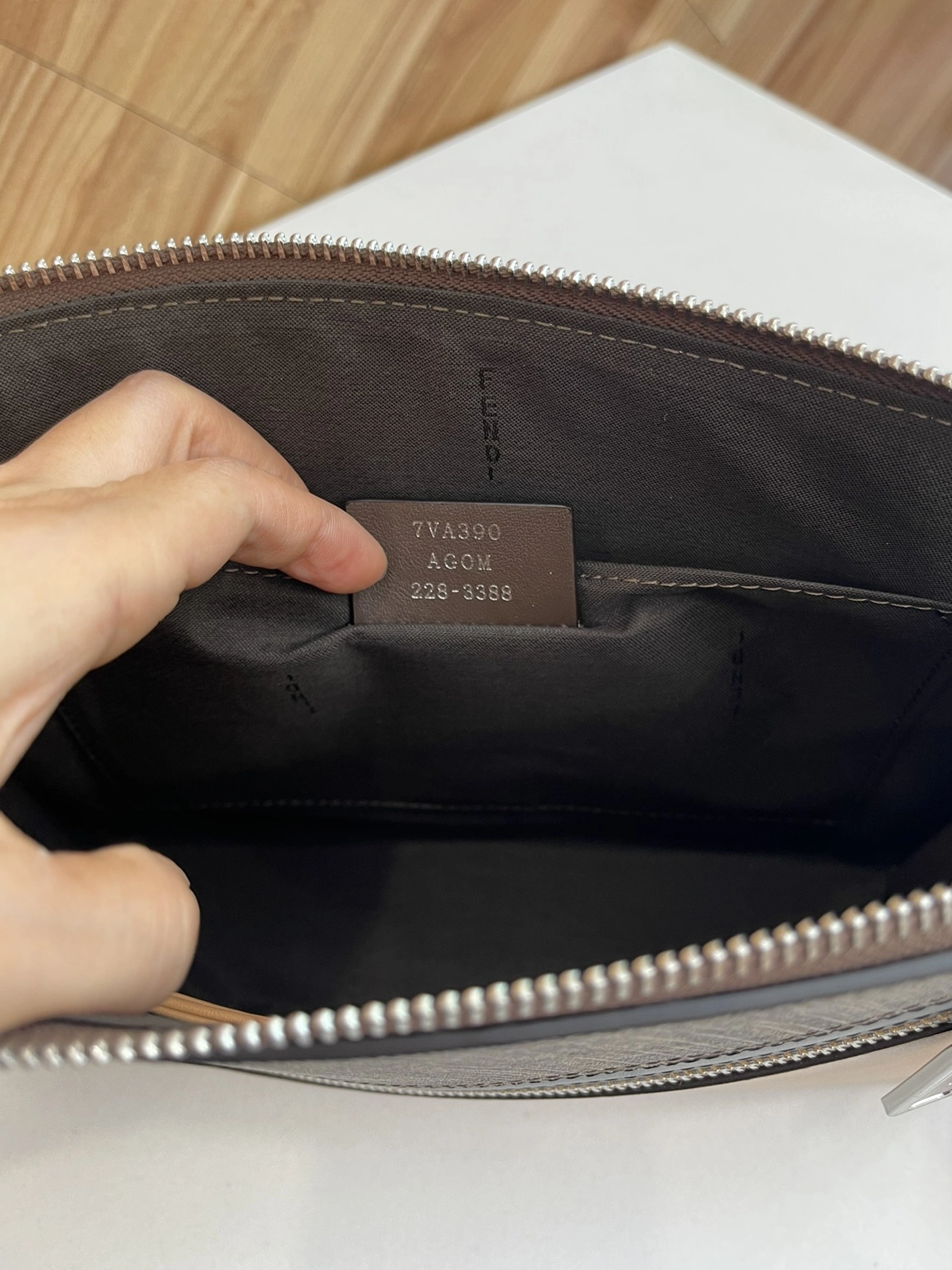 Fendi AAA Man Wallets Modern 8911