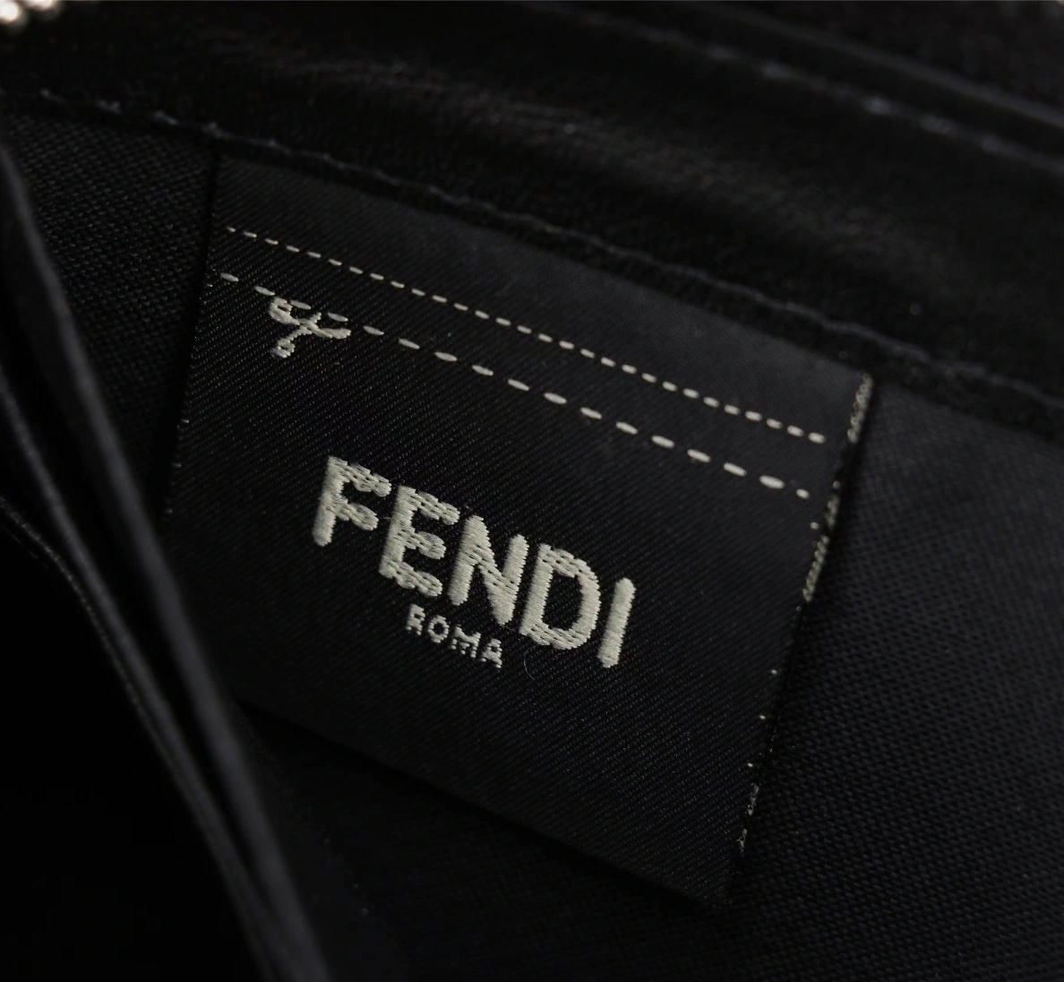 Fendi AAA Man Wallets Reliable 3764
