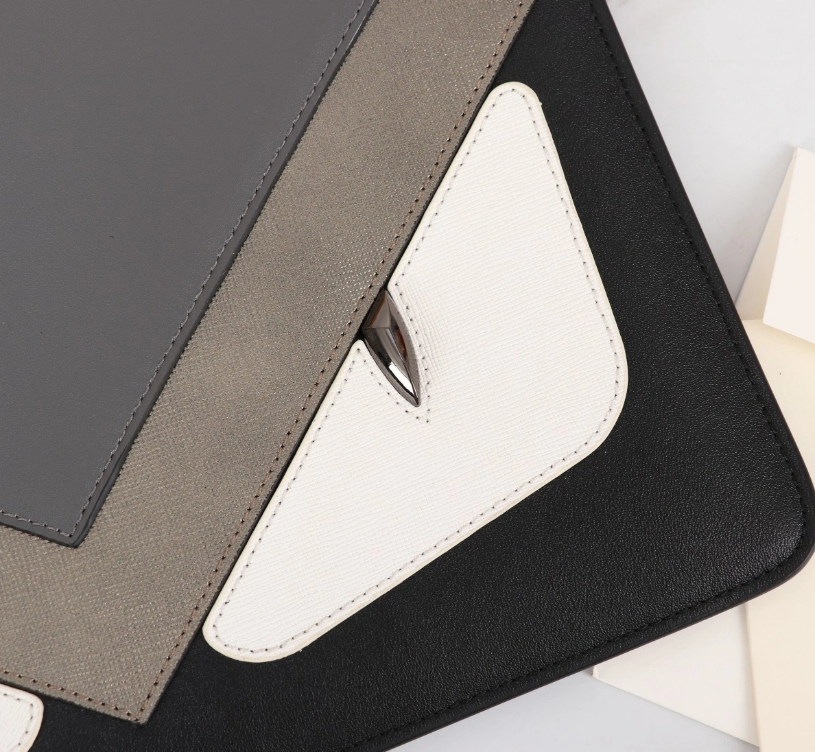 Fendi AAA Man Wallets Reliable 8940