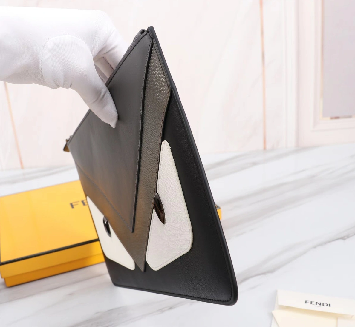 Fendi AAA Man Wallets Reliable 8940