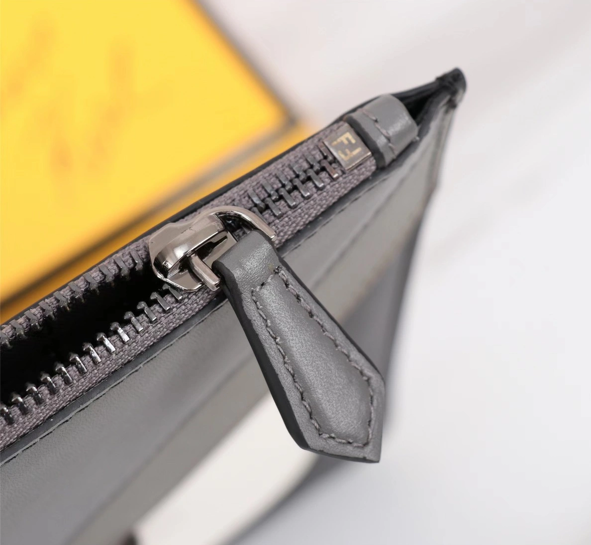 Fendi AAA Man Wallets Reliable 8940