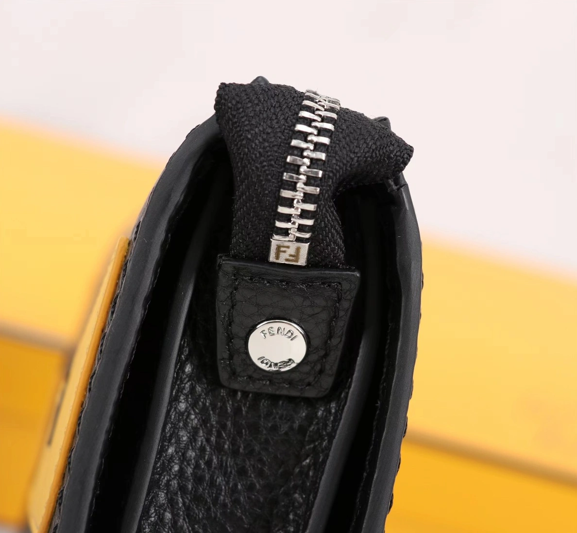Fendi AAA Man Wallets Sophisticated 9147