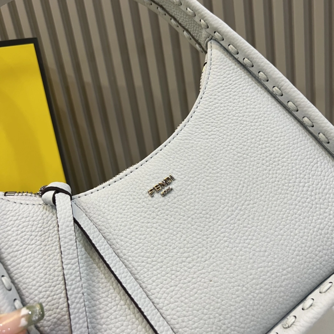 Fendi AAA Quality Handbags For Women Bright 877