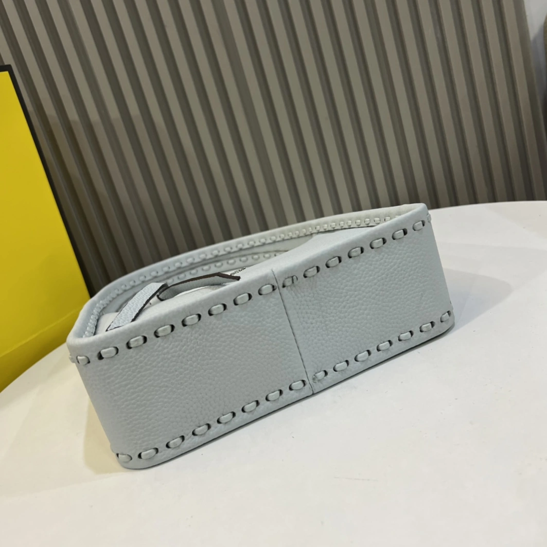 Fendi AAA Quality Handbags For Women Bright 877