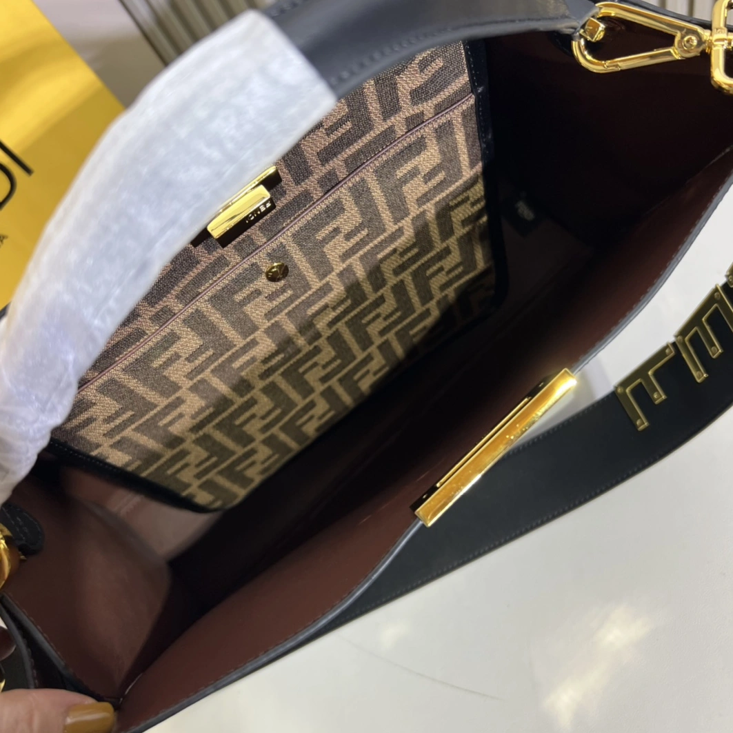 Fendi AAA Quality Handbags For Women Comfortable 6756