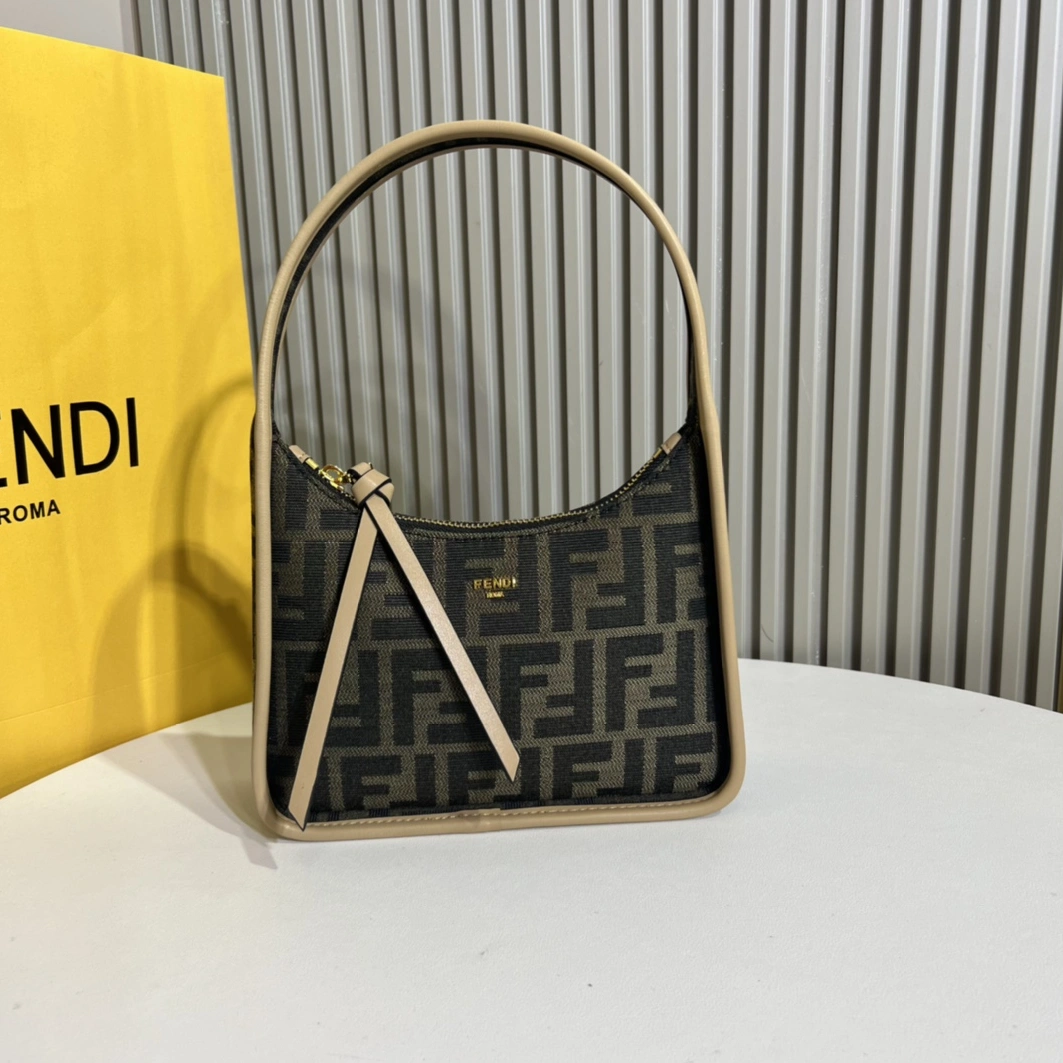 Fendi AAA Quality Handbags For Women Fashionable 7797