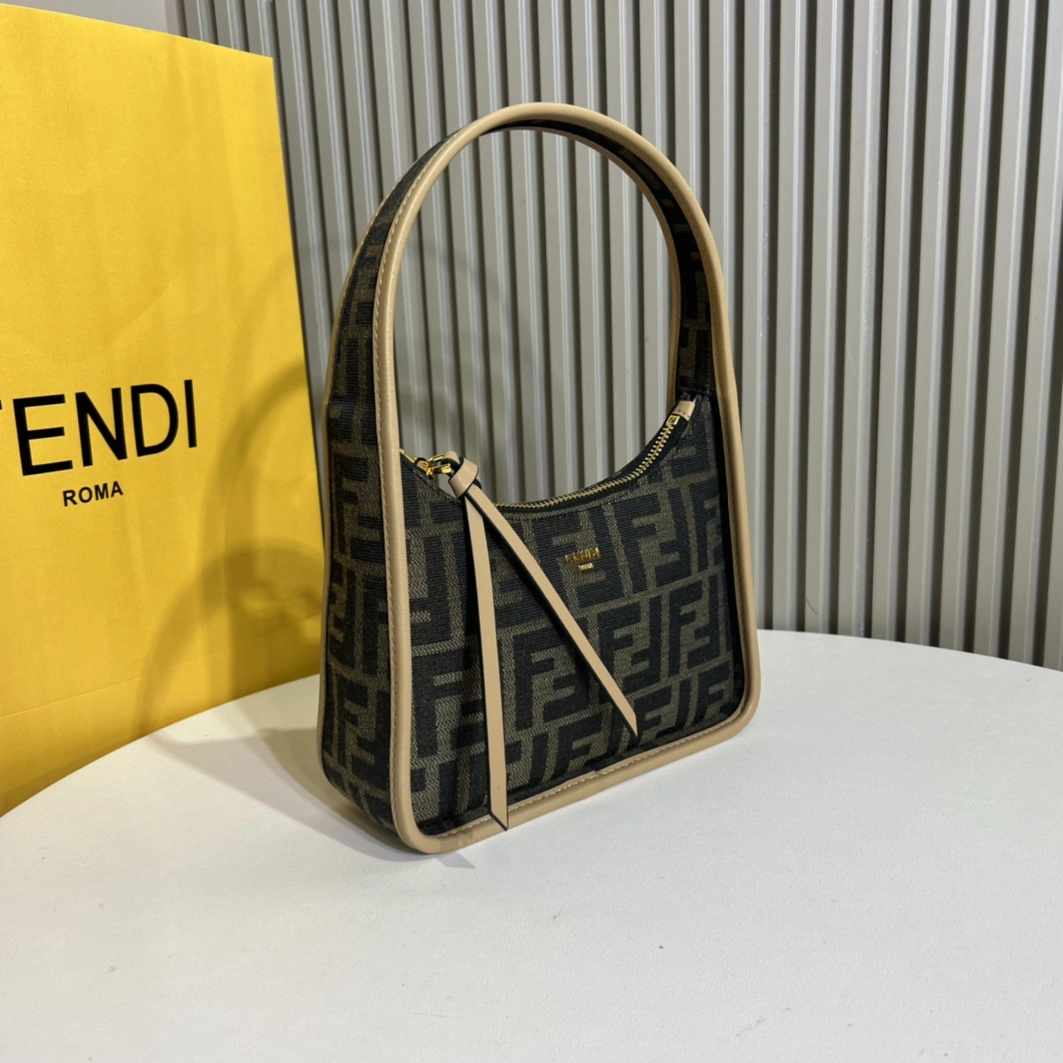 Fendi AAA Quality Handbags For Women Fashionable 7797