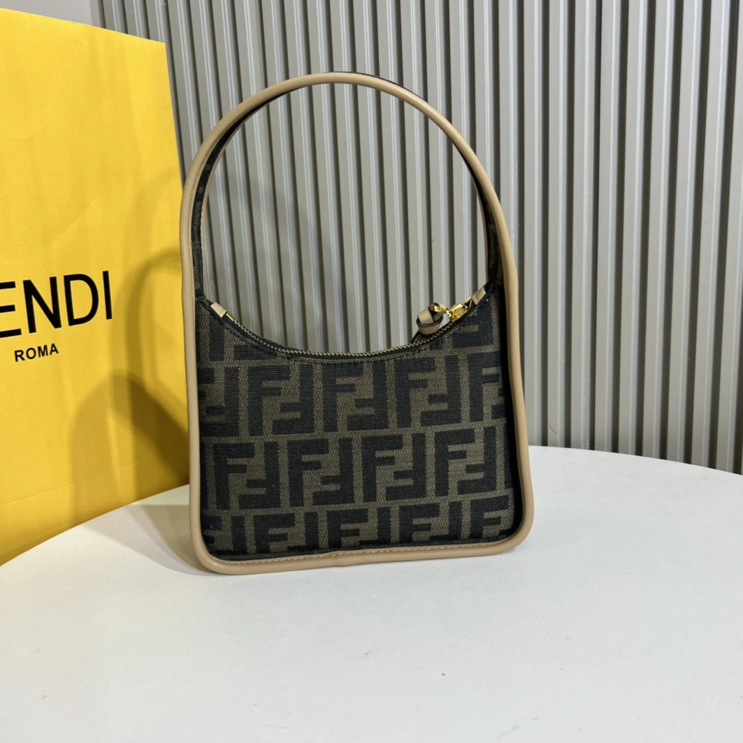 Fendi AAA Quality Handbags For Women Fashionable 7797