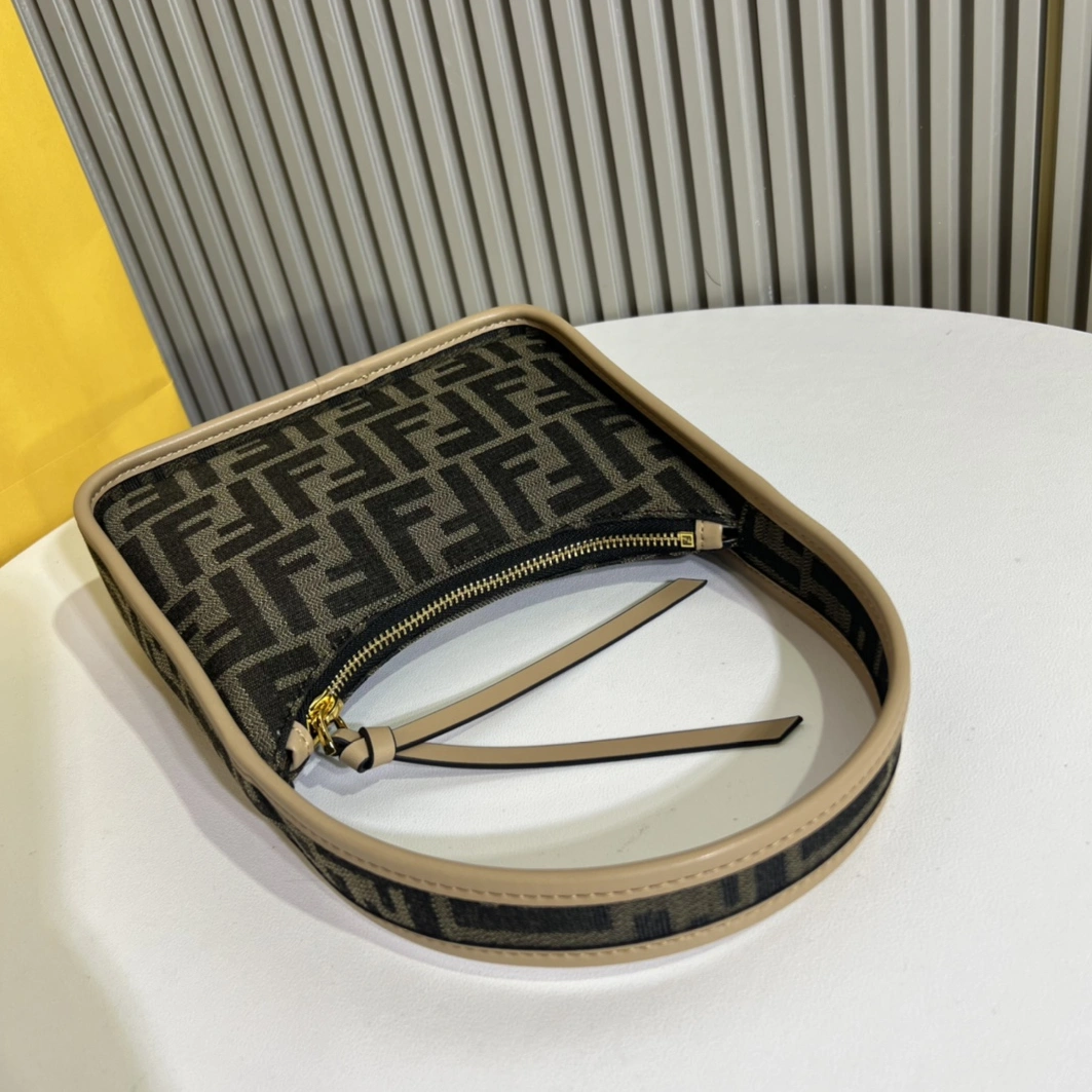 Fendi AAA Quality Handbags For Women Fashionable 7797