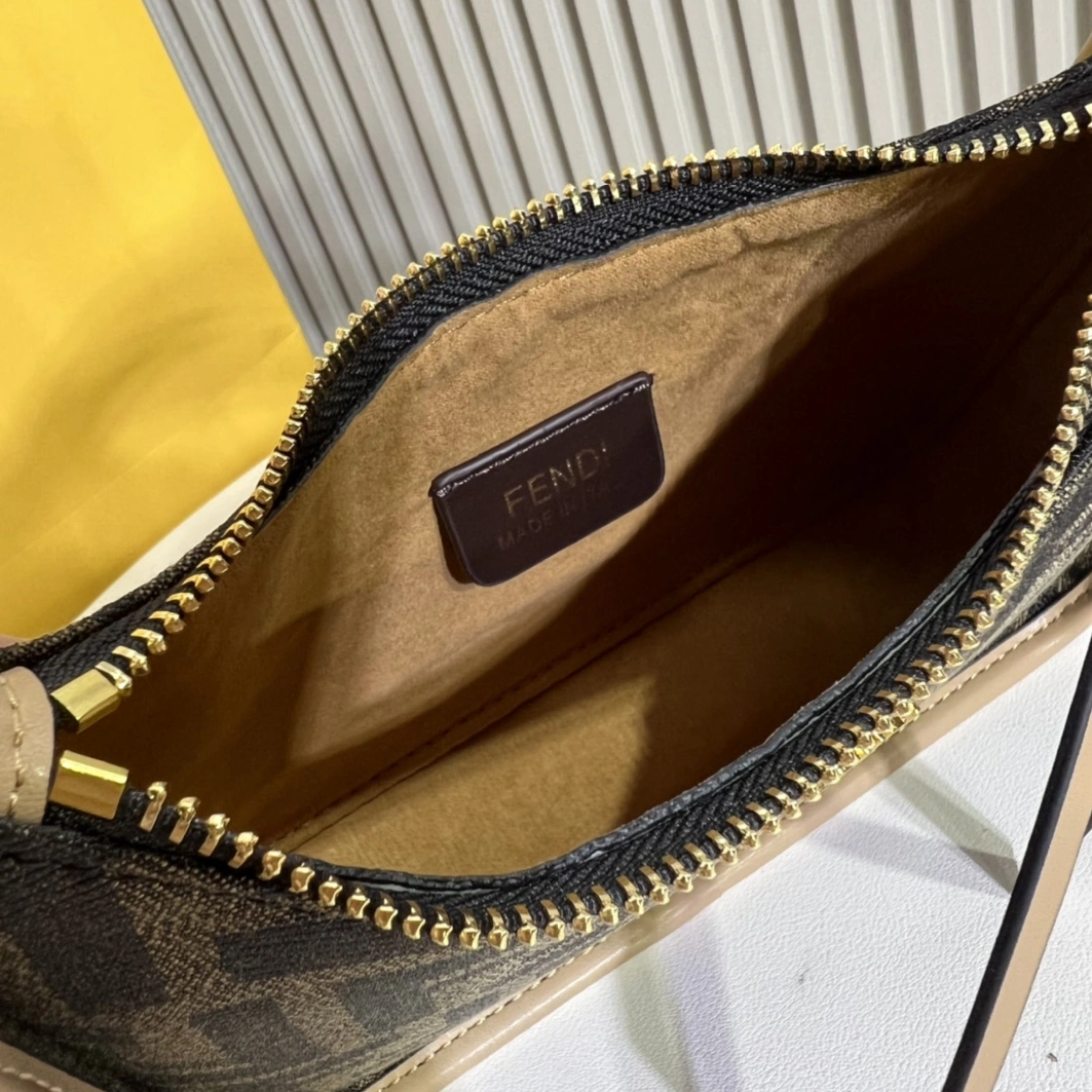 Fendi AAA Quality Handbags For Women Fashionable 7797
