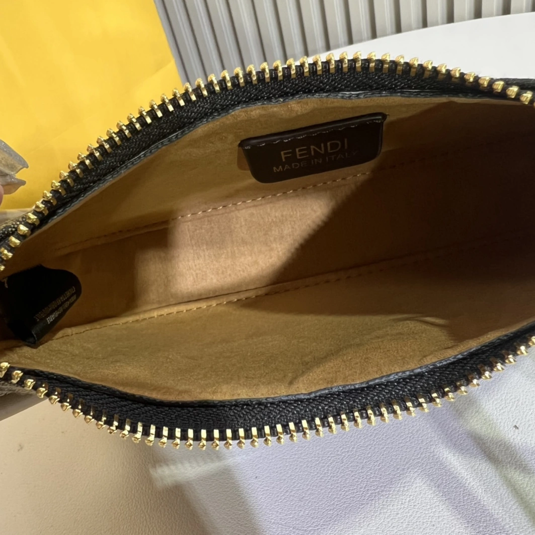 Fendi AAA Quality Handbags For Women Fashionable 7797