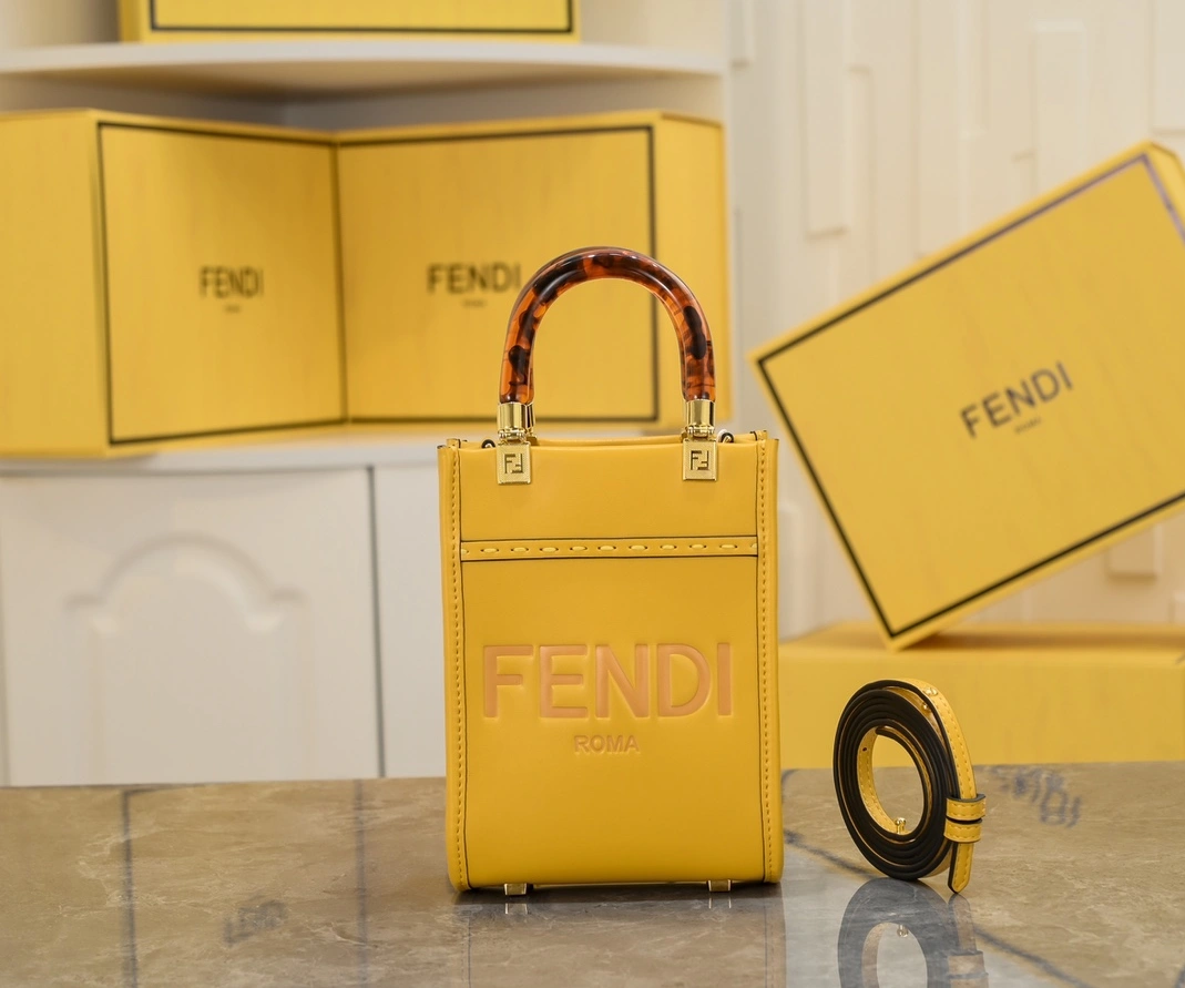 Fendi AAA Quality Handbags For Women GoodFit 6516