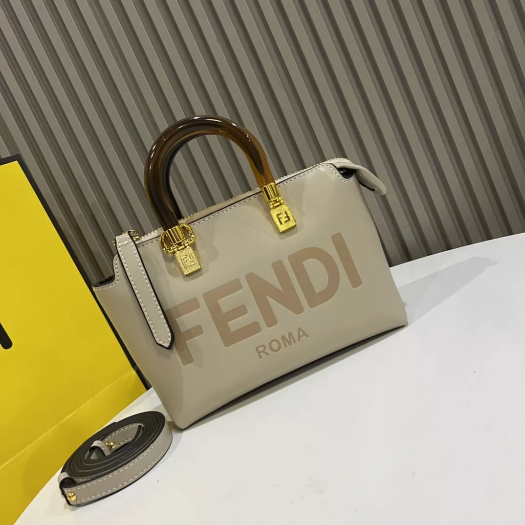 Fendi AAA Quality Handbags For Women Minimalist 3831