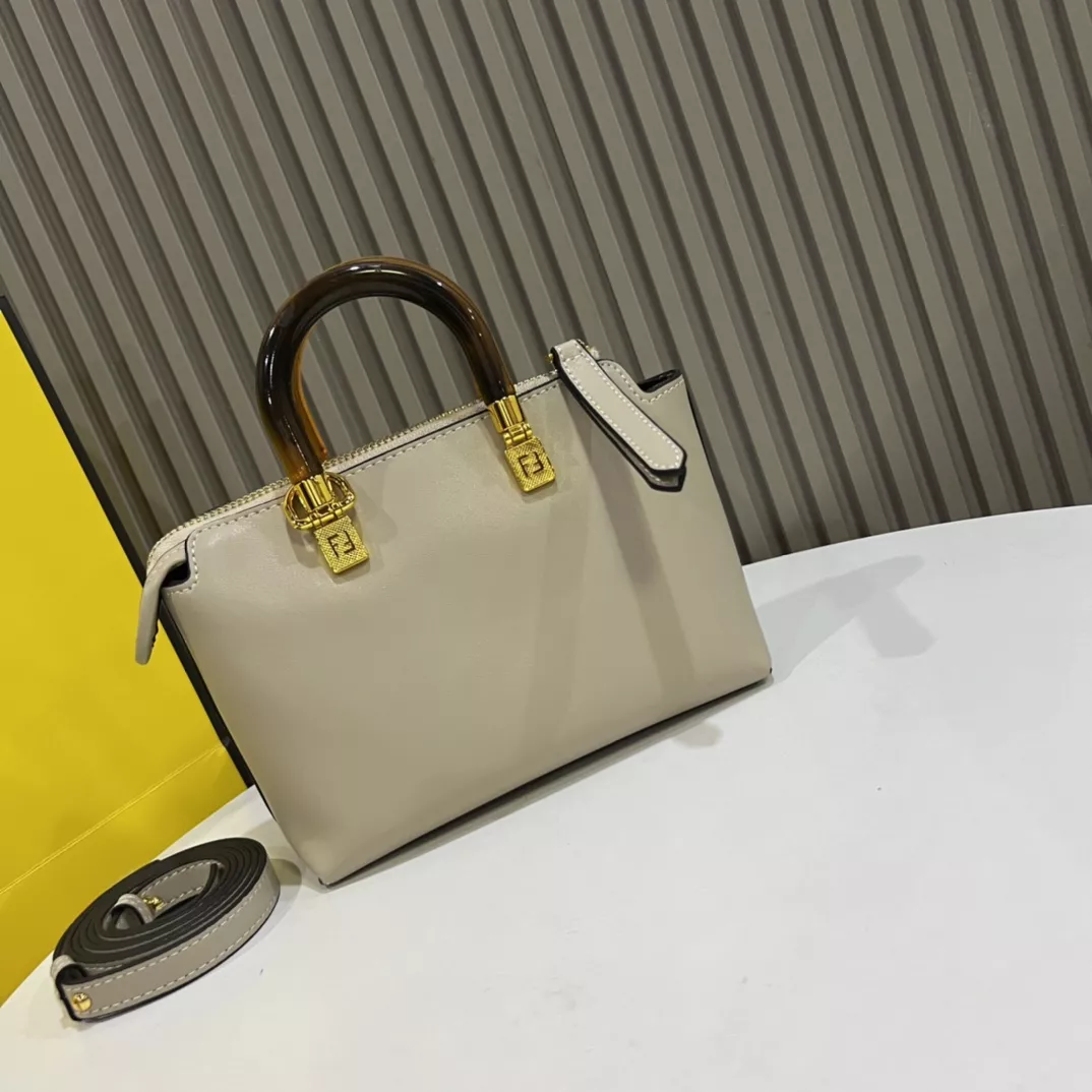 Fendi AAA Quality Handbags For Women Minimalist 3831