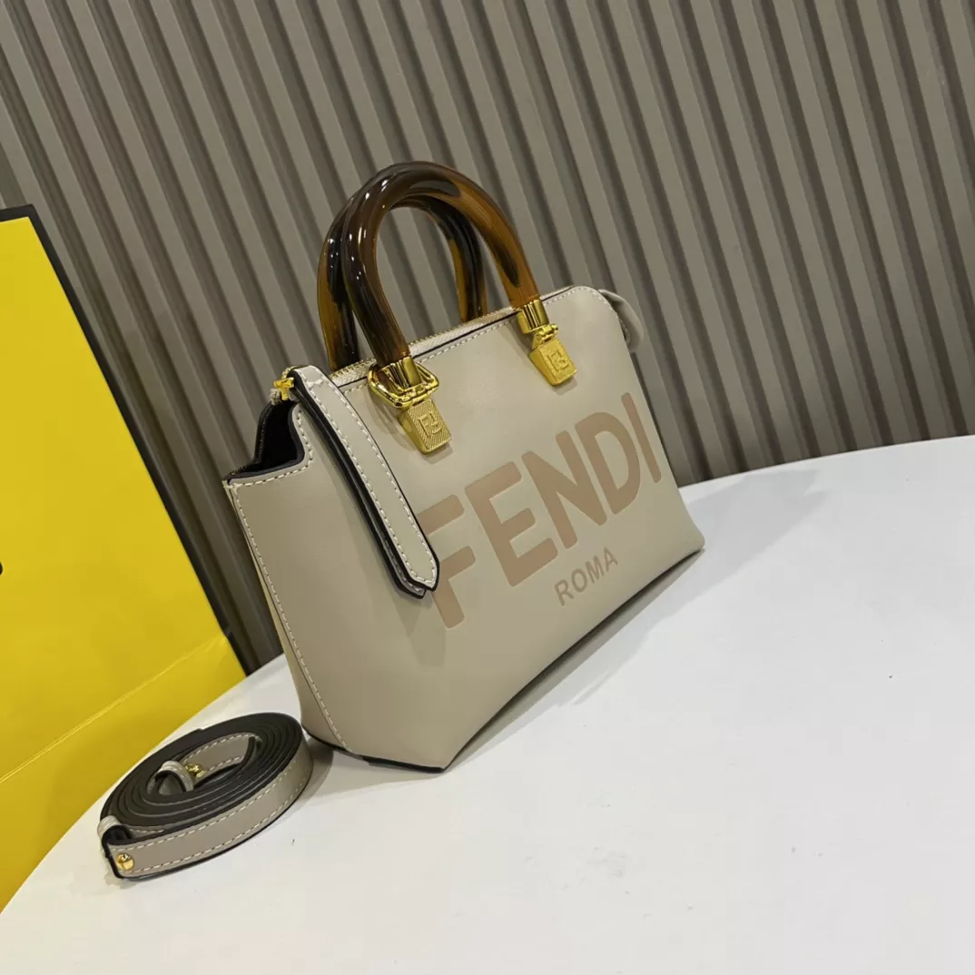 Fendi AAA Quality Handbags For Women Minimalist 3831