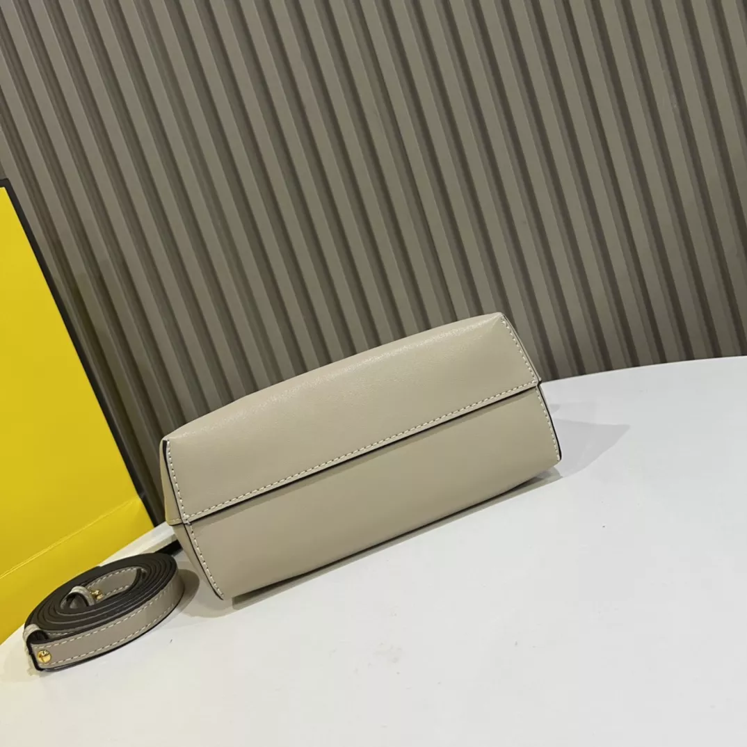 Fendi AAA Quality Handbags For Women Minimalist 3831