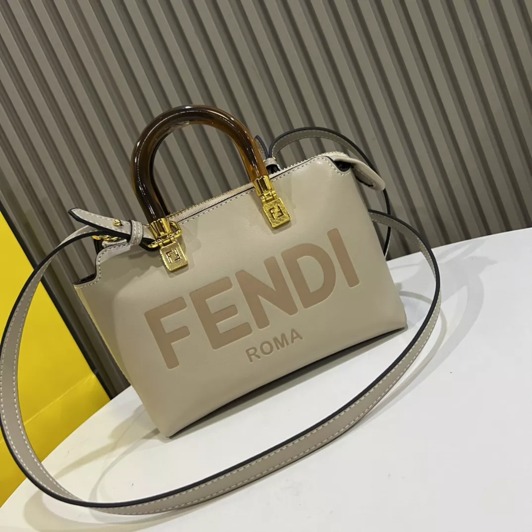 Fendi AAA Quality Handbags For Women Minimalist 3831