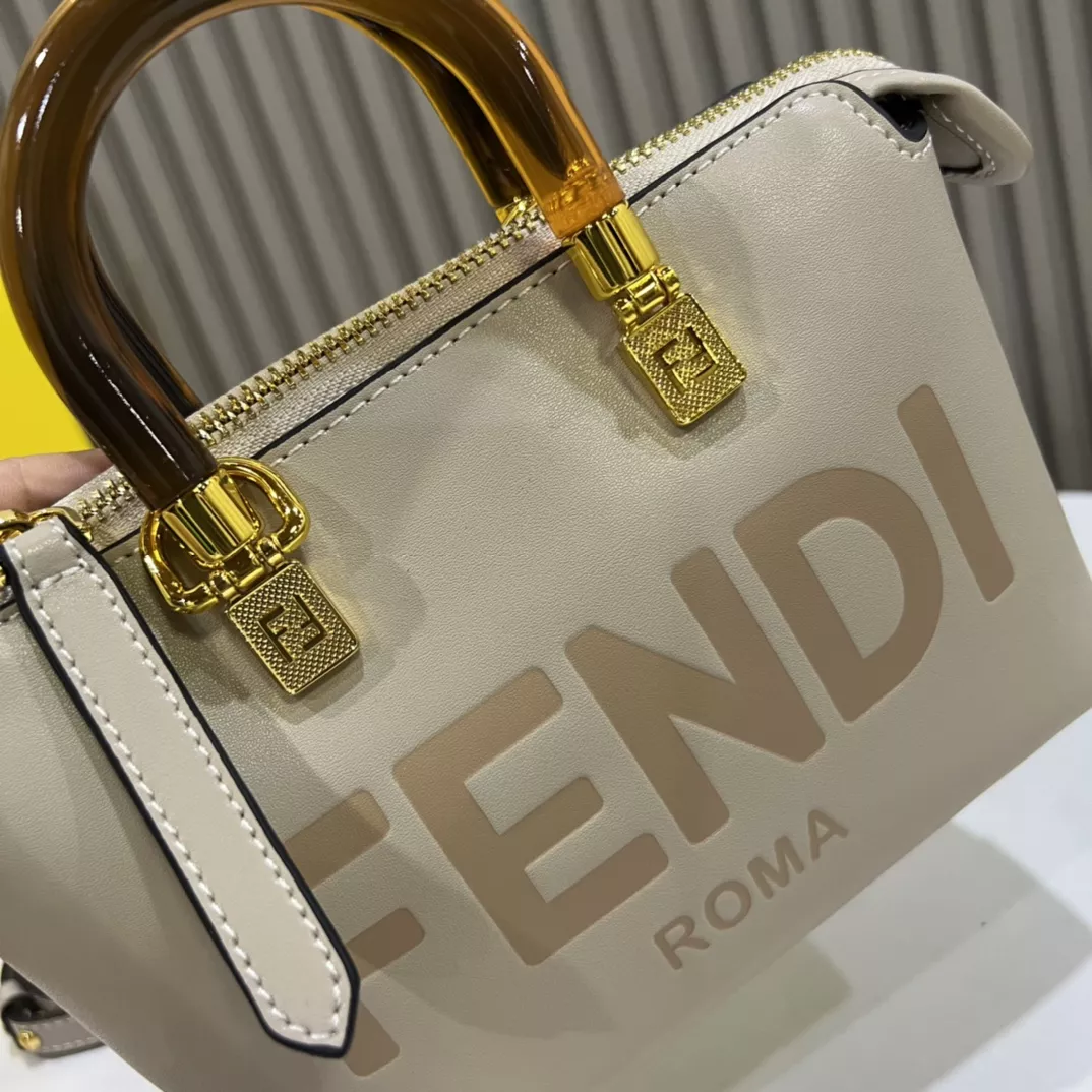 Fendi AAA Quality Handbags For Women Minimalist 3831
