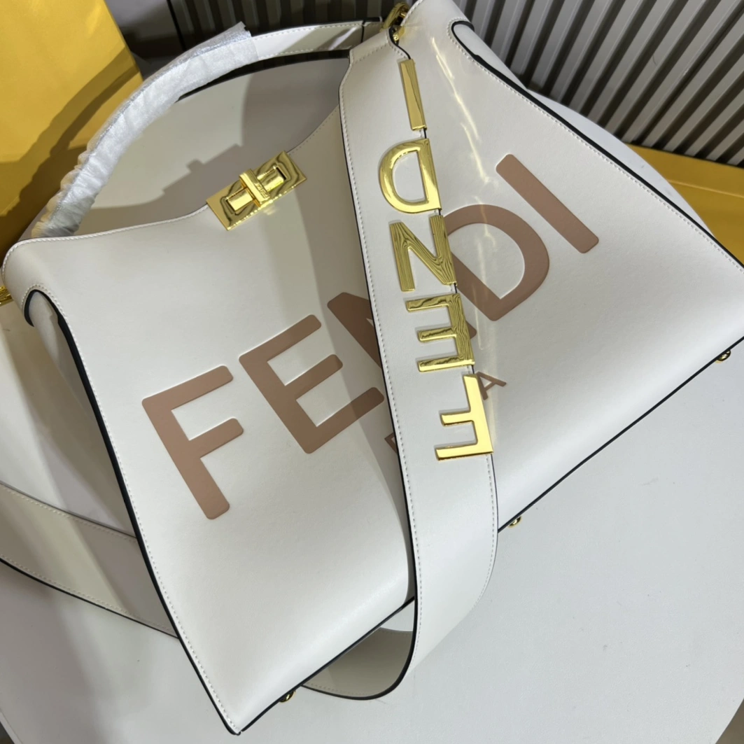 Fendi AAA Quality Handbags For Women Popular 2418