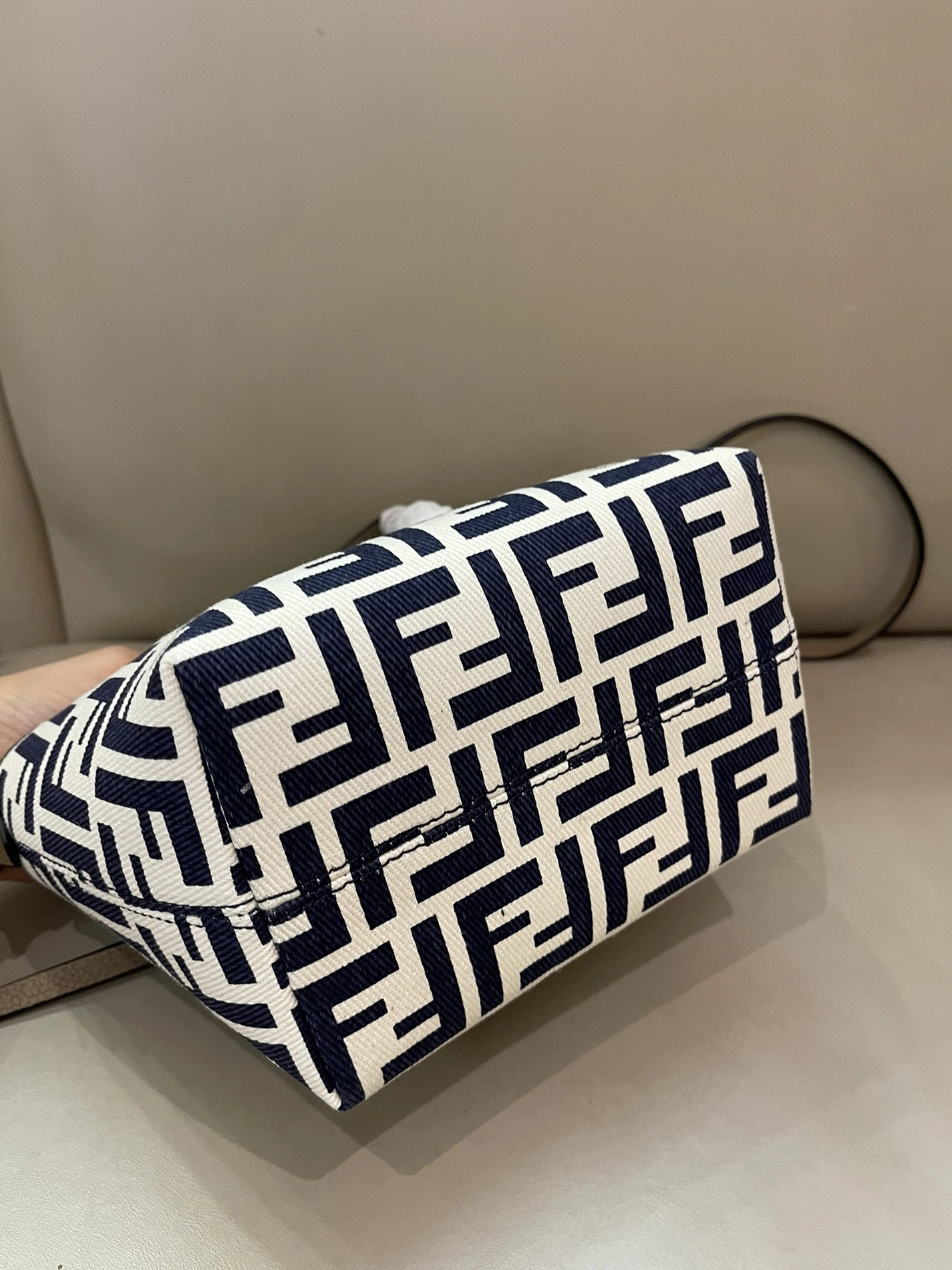 Fendi AAA Quality Handbags For Women Reliable 4424