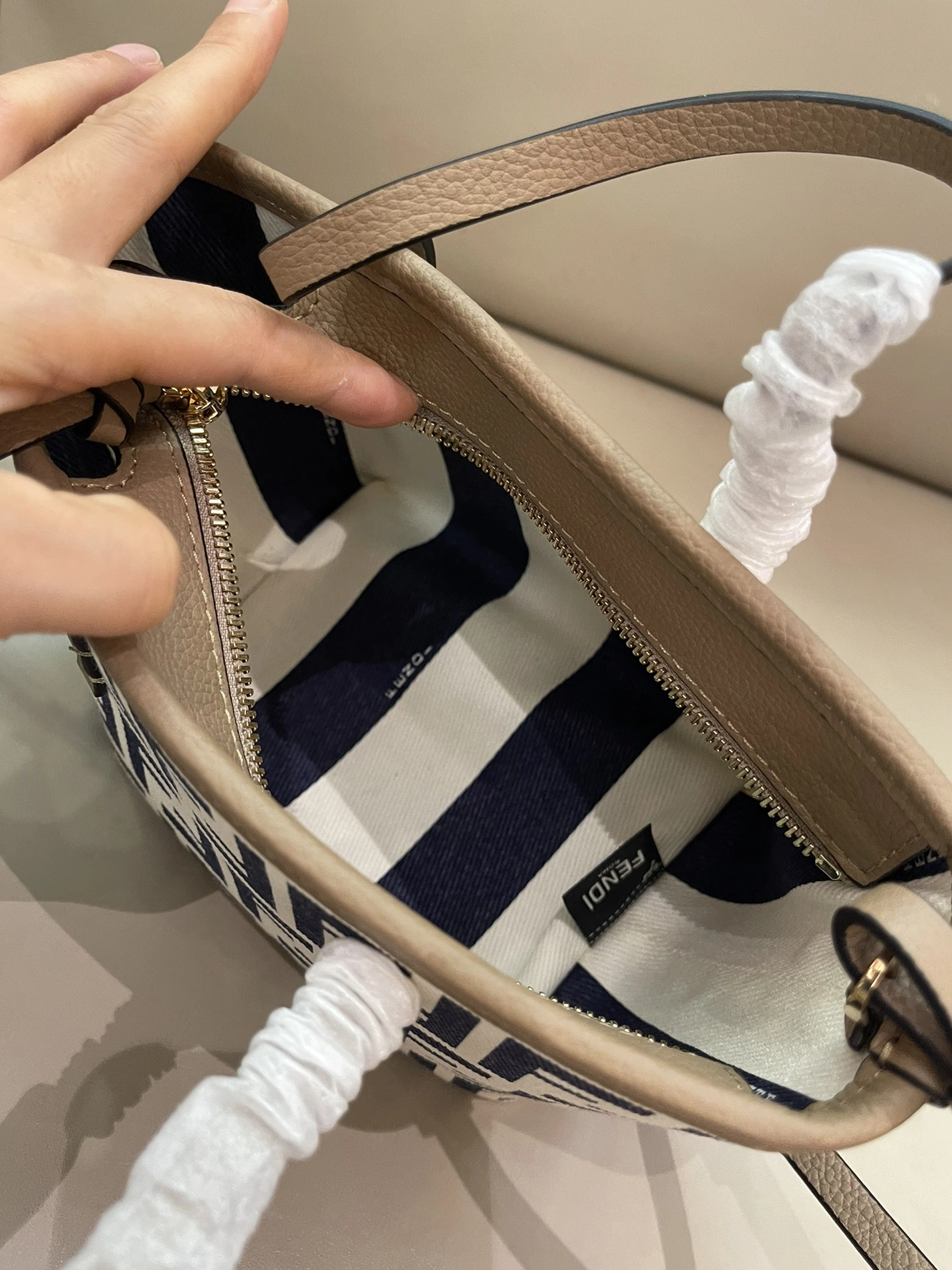 Fendi AAA Quality Handbags For Women Reliable 4424