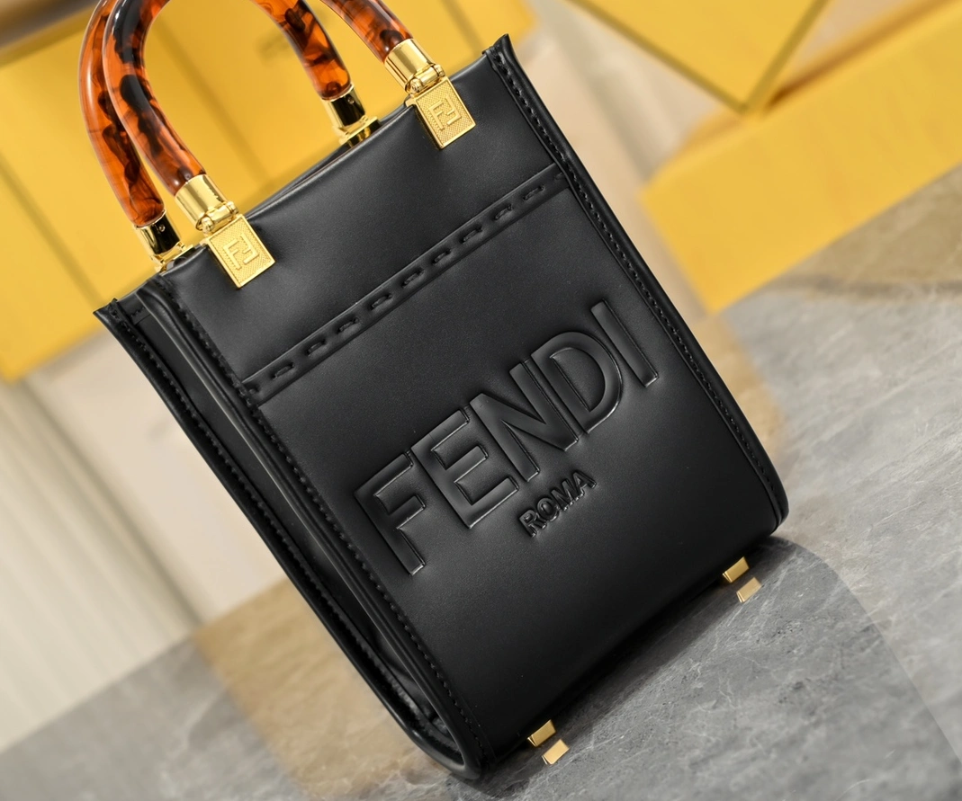 Fendi AAA Quality Handbags For Women Unique 916
