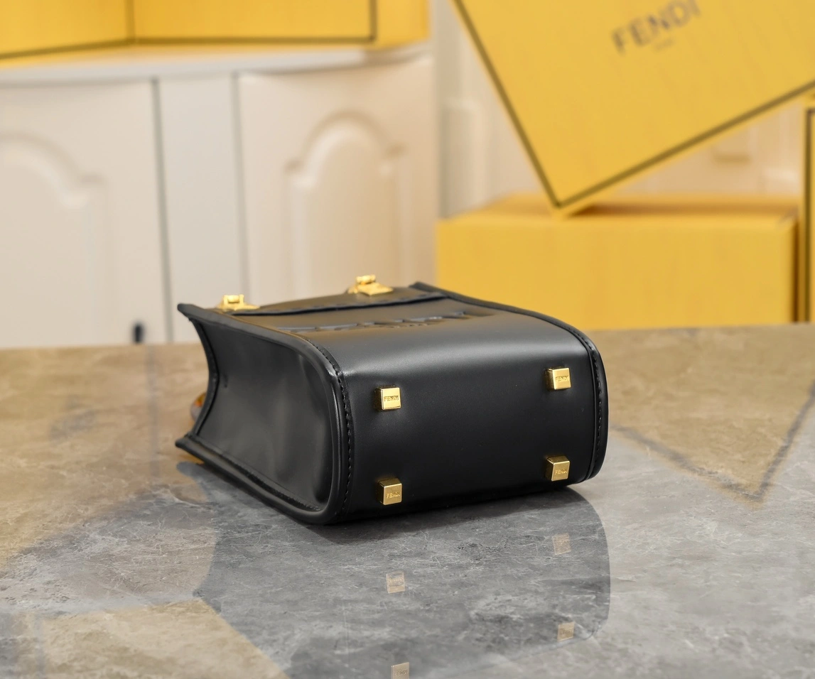 Fendi AAA Quality Handbags For Women Unique 916