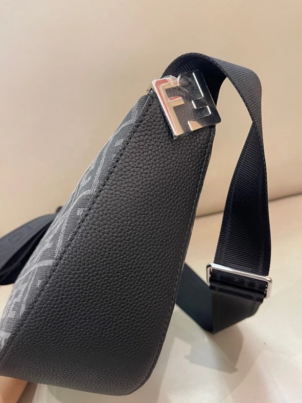 Fendi AAA Quality Messenger Bags For Unisex Comfortable 3324