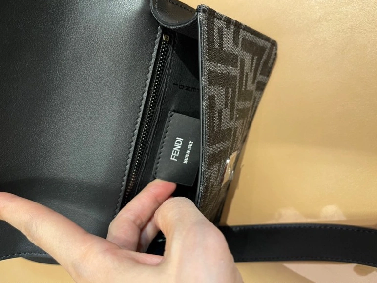 Fendi AAA Quality Messenger Bags For Unisex Soft 2257
